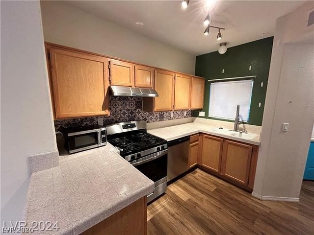 1050 East Cactus Avenue 1011, Las Vegas, NV 89183