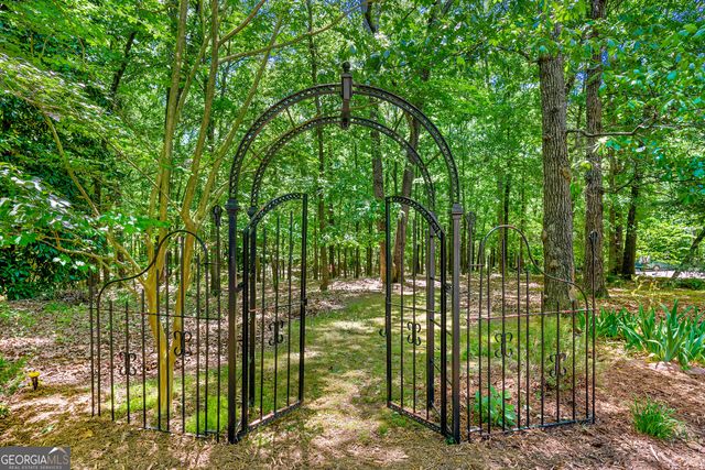 95 Village Drive, Hartwell, GA 30643