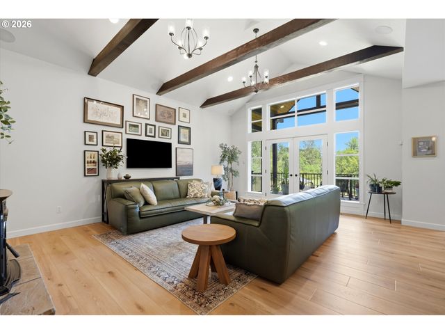 314 N 7TH St, Carlton, OR 97111