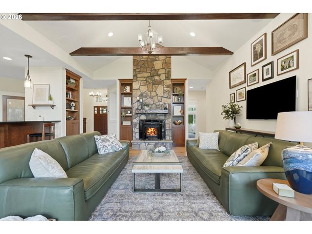 314 N 7TH St, Carlton, OR 97111