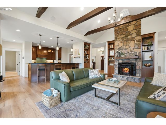 314 N 7TH St, Carlton, OR 97111