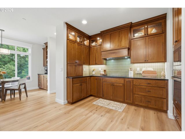 314 N 7TH St, Carlton, OR 97111