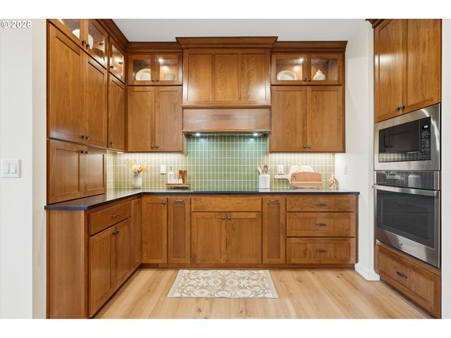 314 N 7TH St, Carlton, OR 97111