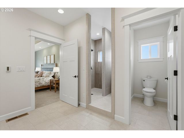 314 N 7TH St, Carlton, OR 97111
