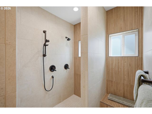 314 N 7TH St, Carlton, OR 97111