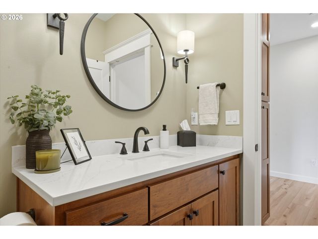 314 N 7TH St, Carlton, OR 97111