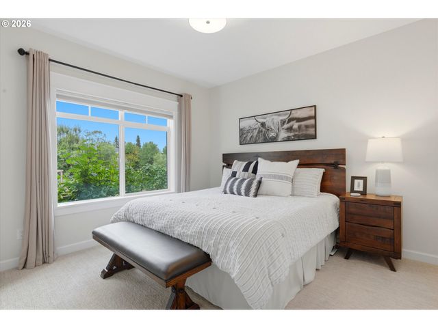 314 N 7TH St, Carlton, OR 97111