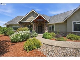 314 N 7TH St, Carlton, OR 97111