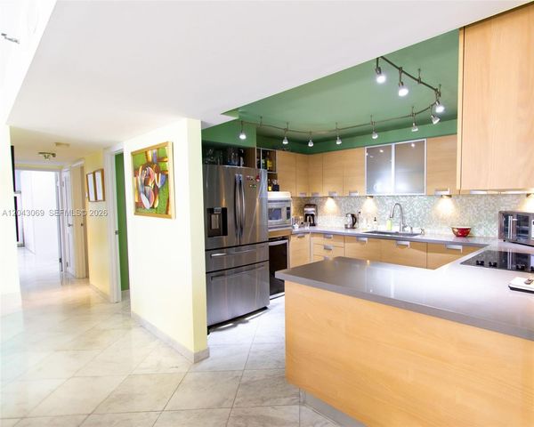 1623 Collins Ave PH1010, Miami Beach, FL 33139