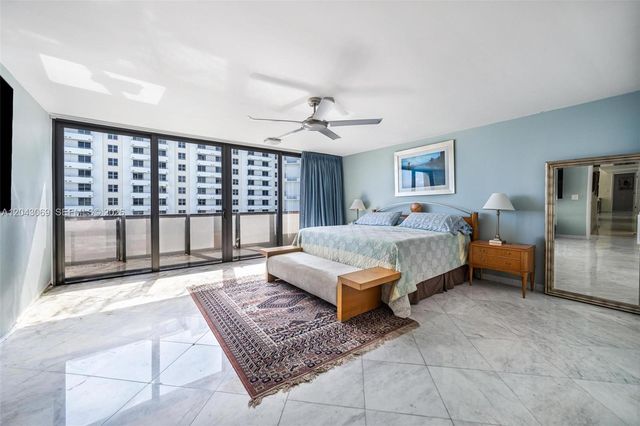 1623 Collins Ave PH1010, Miami Beach, FL 33139