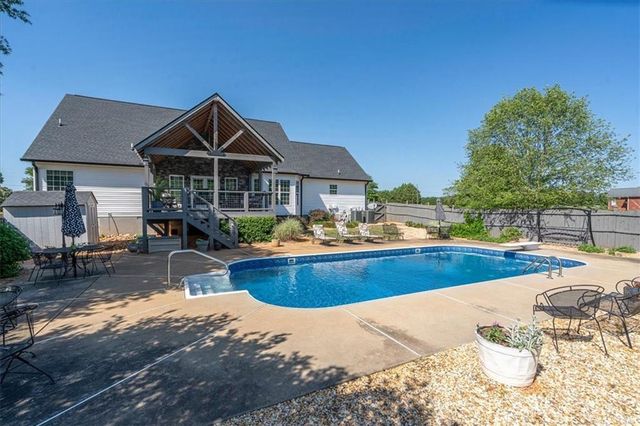 495 Hanley Road, Hull, GA 30646