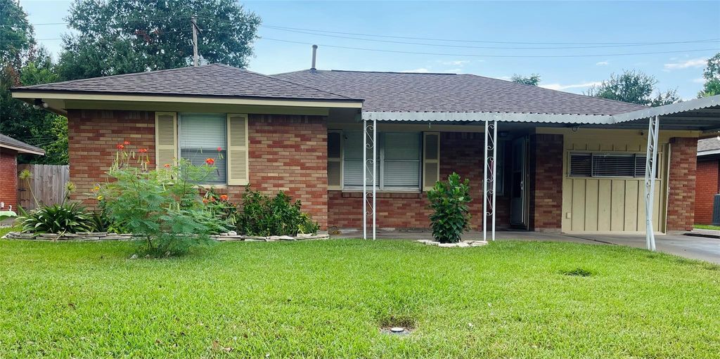 2114 Huckleberry Lane, Pasadena, TX 77502