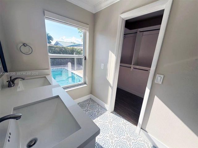 1804 SW 104th Ct, Miami, FL 33165