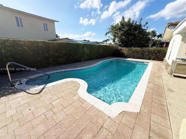 1804 SW 104th Ct, Miami, FL 33165