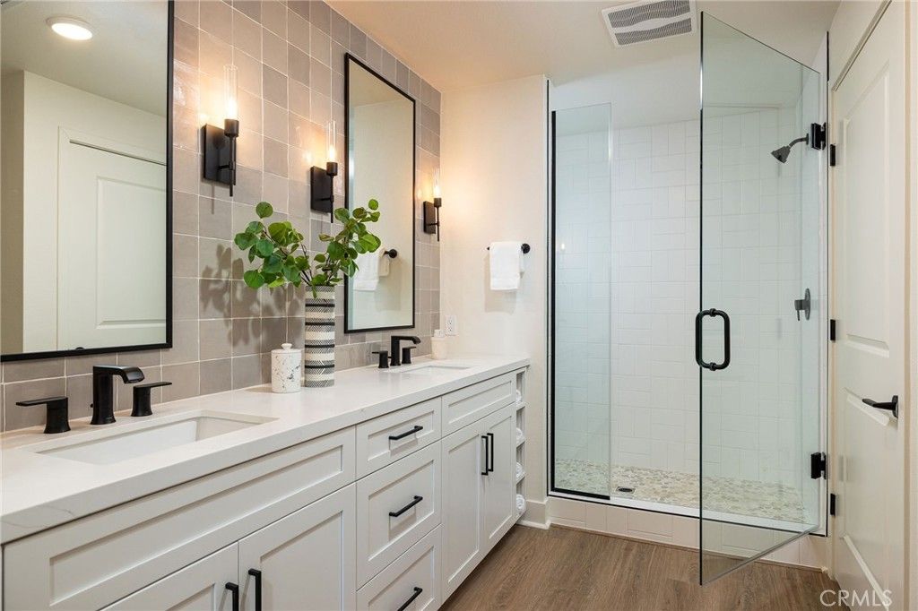 Image 13 of property listing at 414 Main St. 410, Huntington Beach, CA 92648