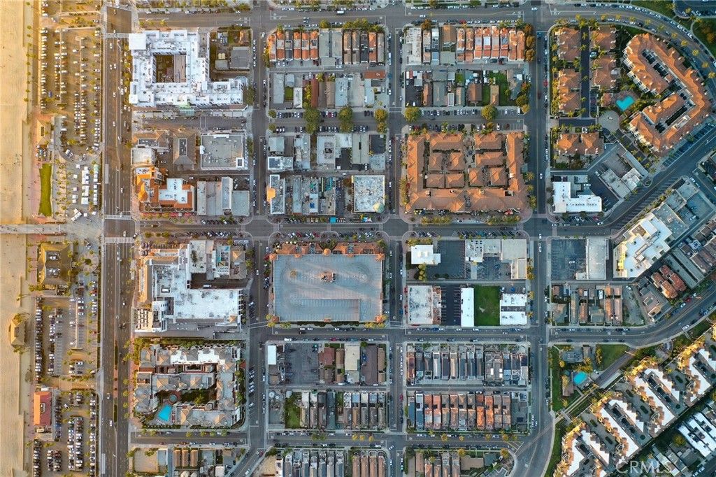 Image 17 of property listing at 414 Main St. 410, Huntington Beach, CA 92648