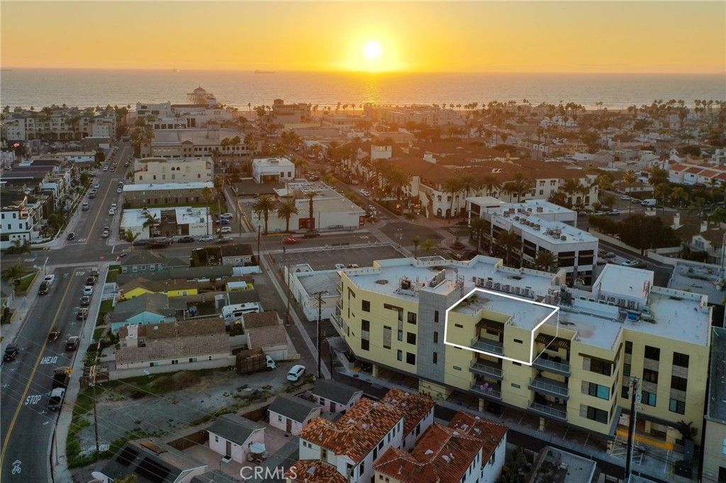 Image 2 of property listing at 414 Main St. 410, Huntington Beach, CA 92648