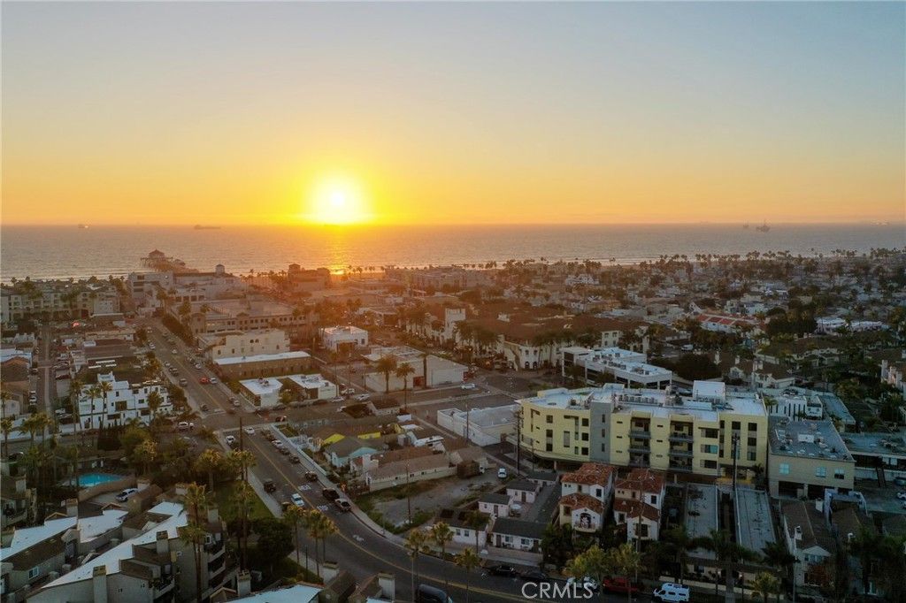 Image 21 of property listing at 414 Main St. 410, Huntington Beach, CA 92648