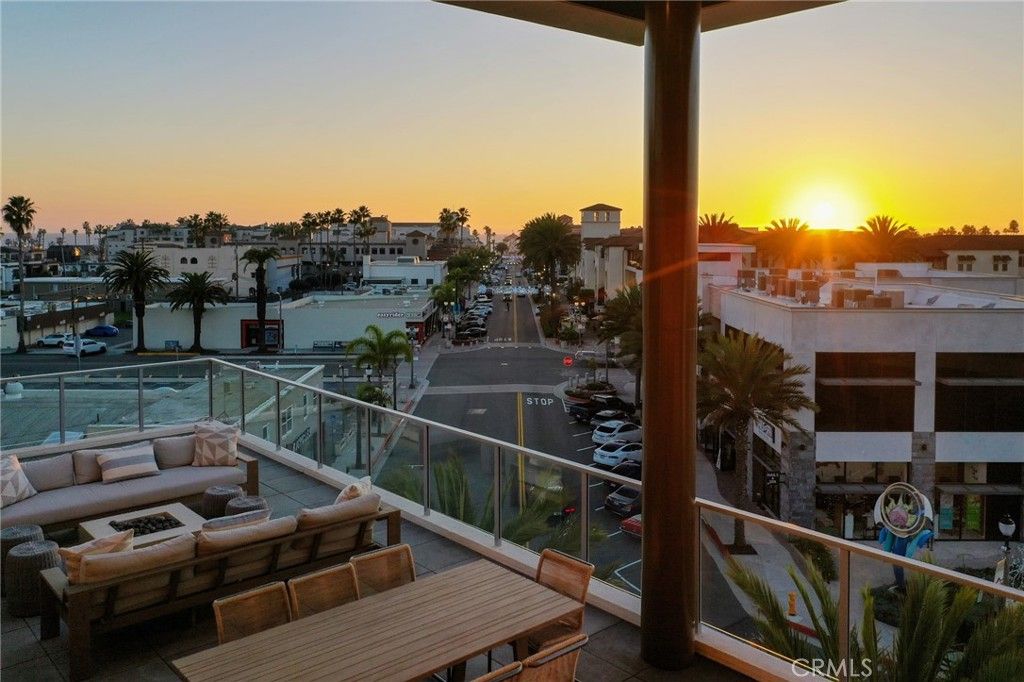 Image 23 of property listing at 414 Main St. 410, Huntington Beach, CA 92648