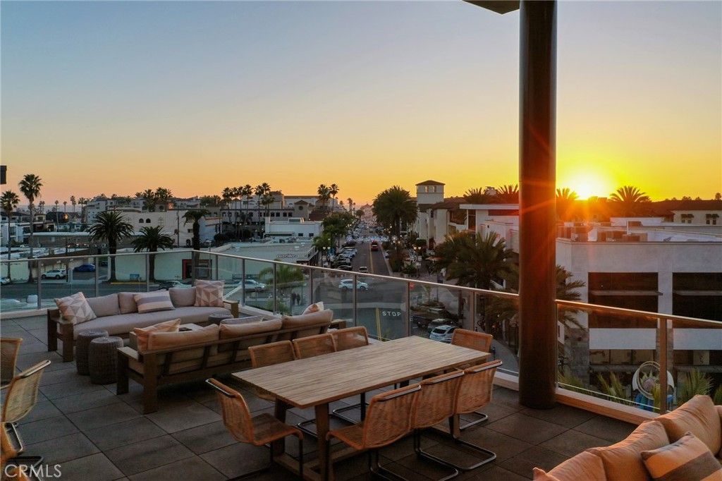 Image 24 of property listing at 414 Main St. 410, Huntington Beach, CA 92648