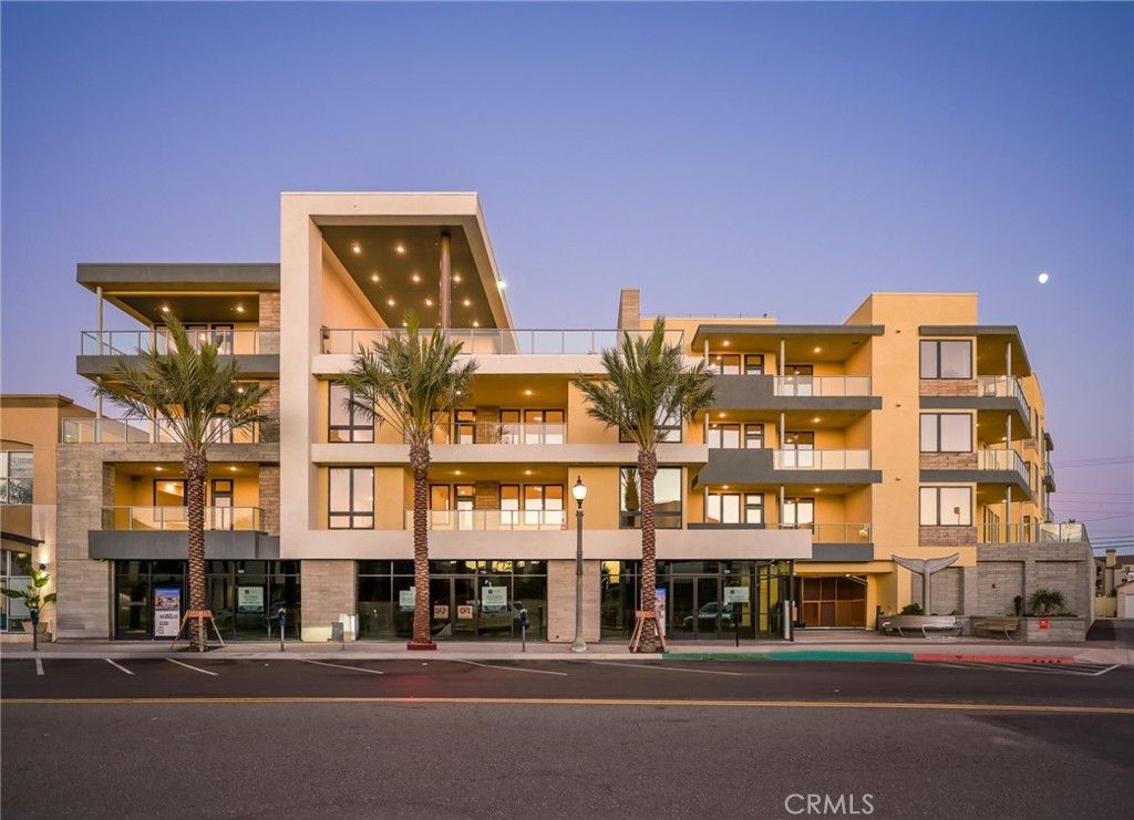 Image 3 of property listing at 414 Main St. 410, Huntington Beach, CA 92648