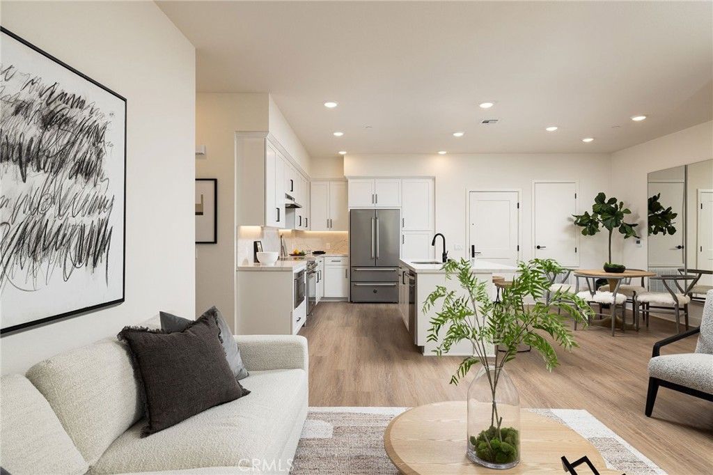 Image 6 of property listing at 414 Main St. 410, Huntington Beach, CA 92648