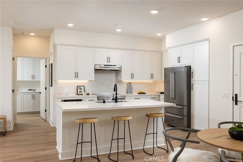 Image 8 of property listing at 414 Main St. 410, Huntington Beach, CA 92648