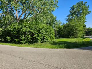 615 W Eastern Avenue, Mchenry, IL 60051