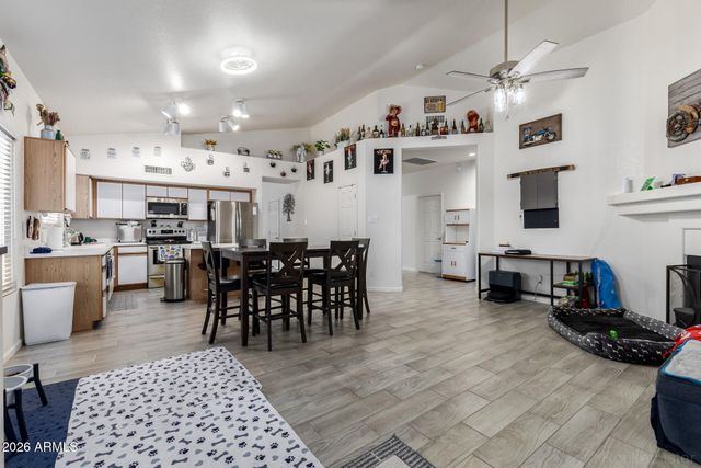 240 W ENSUENO Street, Gilbert, AZ 85233