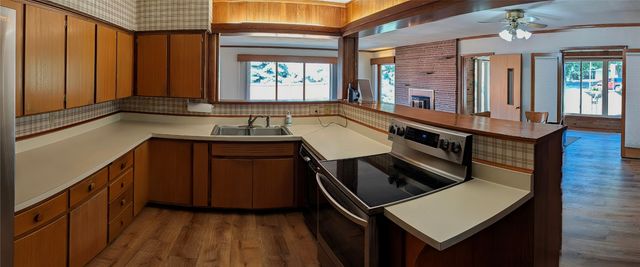 2250 70th Street, Windsor Heights, IA 50324