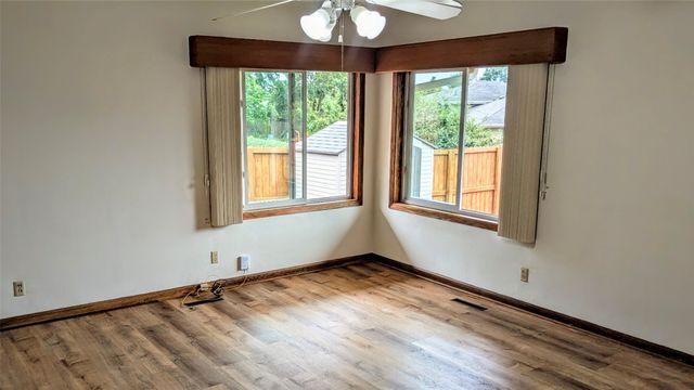 2250 70th Street, Windsor Heights, IA 50324