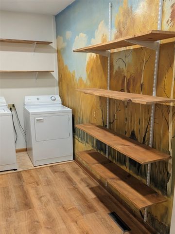 2250 70th Street, Windsor Heights, IA 50324