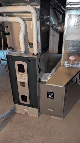 2250 70th Street, Windsor Heights, IA 50324