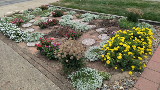 2250 70th Street, Windsor Heights, IA 50324