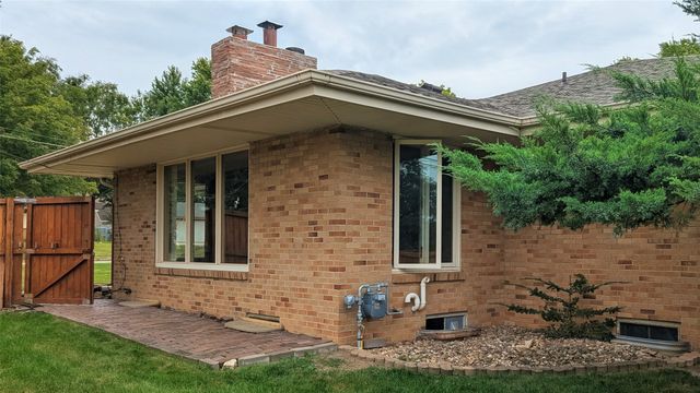 2250 70th Street, Windsor Heights, IA 50324