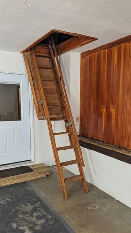 2250 70th Street, Windsor Heights, IA 50324