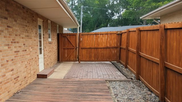 2250 70th Street, Windsor Heights, IA 50324