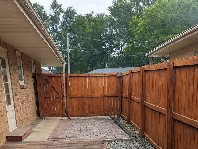 2250 70th Street, Windsor Heights, IA 50324