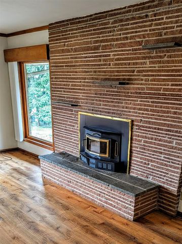 2250 70th Street, Windsor Heights, IA 50324