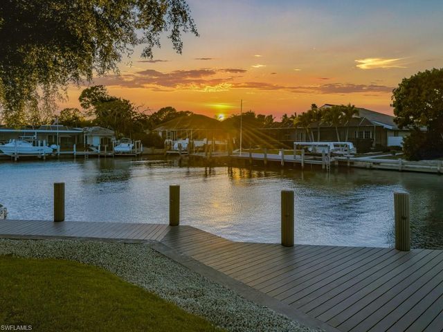 366 Grapewood CT, Marco Island, FL 34145