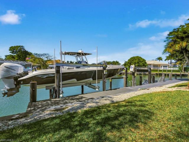 366 Grapewood CT, Marco Island, FL 34145
