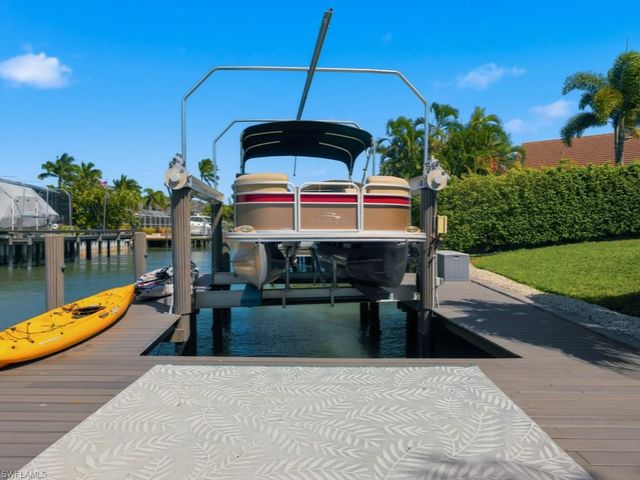 366 Grapewood CT, Marco Island, FL 34145