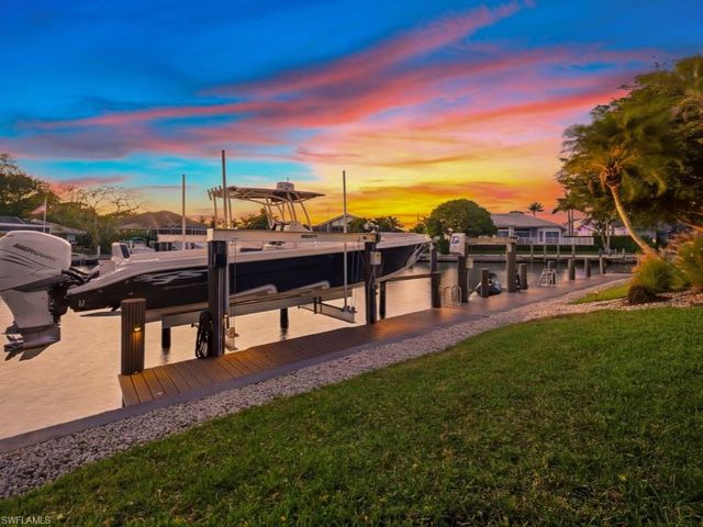 366 Grapewood CT, Marco Island, FL 34145