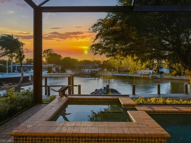 366 Grapewood CT, Marco Island, FL 34145