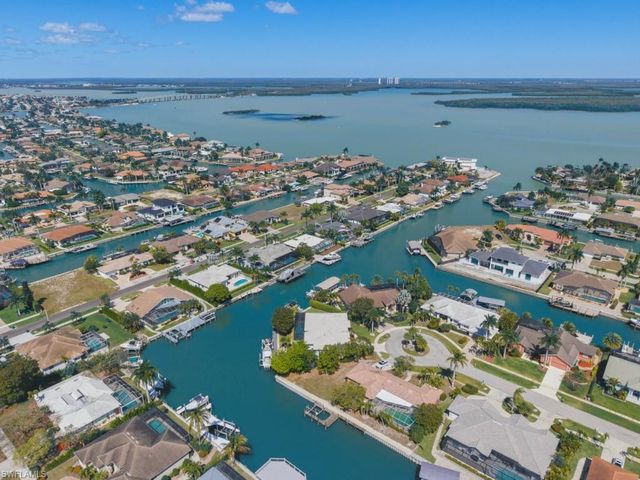 366 Grapewood CT, Marco Island, FL 34145