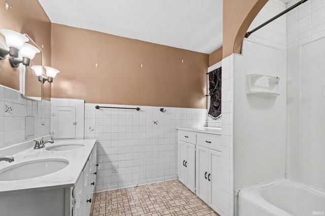 141 Gage Avenue, Elkhart, IN 46516