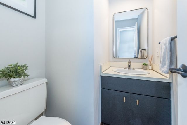 5 Murray Hill Sq, New Providence Boro, NJ 07974