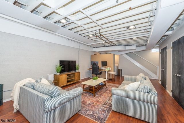 5 Murray Hill Sq, New Providence Boro, NJ 07974