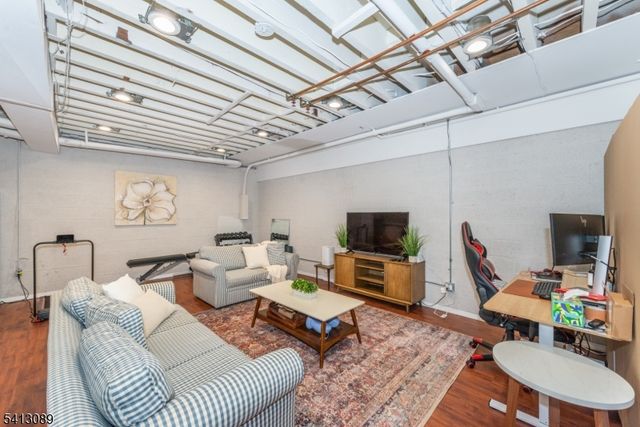 5 Murray Hill Sq, New Providence Boro, NJ 07974