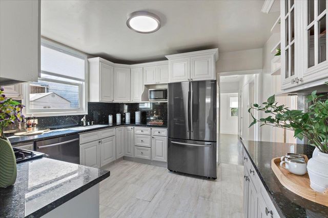 25 Colonial Way, San Francisco, CA 94112